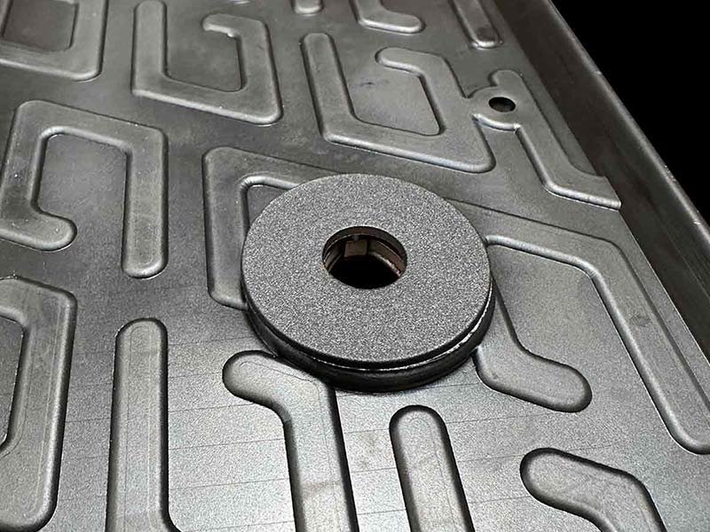 Floor mat with safety fixing